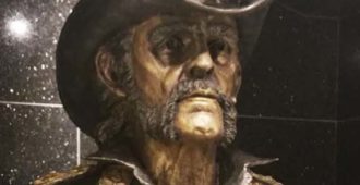 Estatua de Lemmy Kilmister