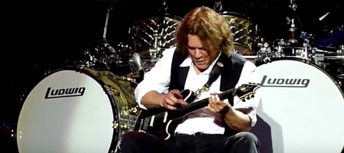 La donación de 75 guitarras de Eddie Van Halen