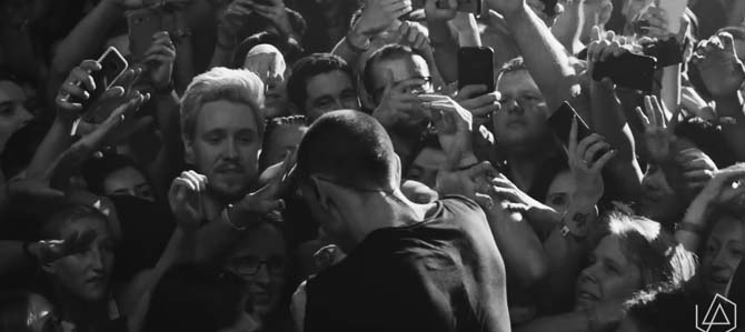 Linkin Park – Crawling (One More Light Live)