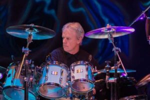 Phil Ehart | Imagen: moderndrummer.com/Mark Schierholz