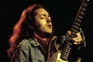 Rory Gallagher | Imagen: Parte de portada del álbum Irish Tour (1999)