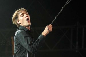 Imagen del músico sueco Pelle Almqvist de la banda The Hives