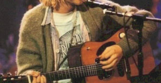 Kurt Cobain y su 1959 Martin D-18E | Imagen: MTV Unplugged/Nirvana