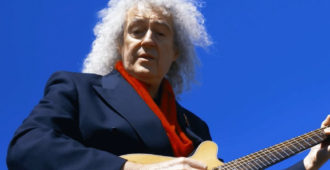 Another World-Otro Lugar-video musical-Brian May