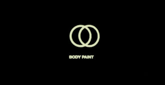 Body Paint-video musical-Arctic Monkeys-The Car-2022