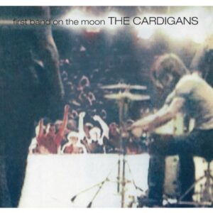 Portada del álbum de estudio First Band on the Moon de la banda sueca The Cardigans del año 1996