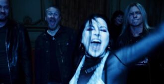 Imagen del video musical de la canción Yeah Right de la banda estadounidense Evanescence de su álbum de estudio The Bitter Truth del año 2021