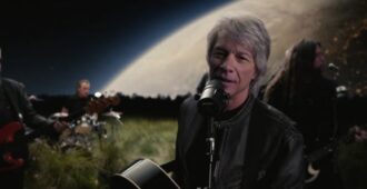 Imagen del video musical de Legendary de la banda estadounidense Bon Jovi del año 2024