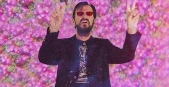 Imagen del video musical de la canción Gonna Need Someone del músico inglés Ringo Starr de su EP Crooked Boy del año 2024