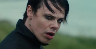 Imagen del video musical del sencillo Breakdown del músico inglés Yungblud del año 2024