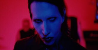 Imagen del video musical de la canción Raise The Red Flag del músico estadounidense Marilyn Manson del año 2024