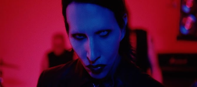 Marilyn Manson – Raise The Red Flag