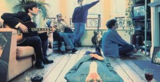 Parte de portada del álbum de estudio Definitely Maybe de la banda inglesa Oasis del año 1994