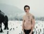 Imagen del video musical del sencillo Hello Heaven, Hello del músico inglés Yungblud del año 2025
