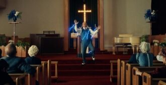 Imagen del video musical de la canción Archbishop Harold Holmes del músico estadounidense Jack White de su álbum de estudio No Name del año 2025
