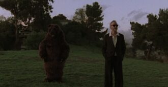 Imagen del video musical de la canción No Love del músico estadounidense Matt Berninger de su álbum de estudio Get Sunk del año 2025