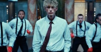 Imagen del video musical de la canción Vampire Diaries del músico estadounidense MGK de su álbum de estudio Lost Americana del año 2025