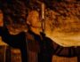 Imagen de la película de concierto Alive in the Catacombs de la banda estadounidense Queens Of The Stone Age del año 2025