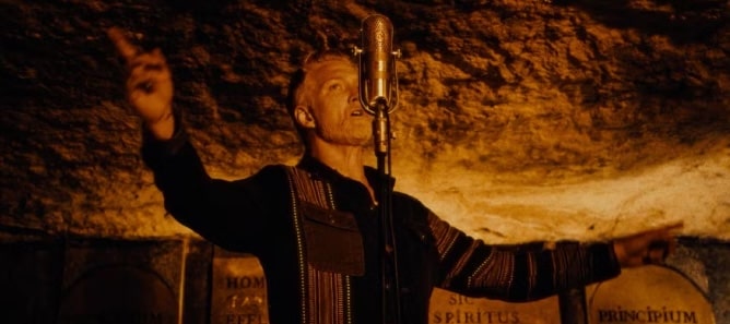 Queens Of The Stone Age: Alive in the Catacombs