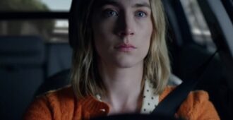 Imagen del video musical de la canción Psycho Killer de la banda estadounidense Talking Heads de su álbum de estudio Talking Heads: 77 del año 1977