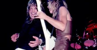 Imagen del cantante Ozzy Osobourne y el guitarrista Randy Rhoads de la docuserie Into the Void del año 2025