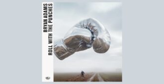 Portada del álbum de estudio Roll With The Punches del músico canadiense Bryan Adams del año 2025