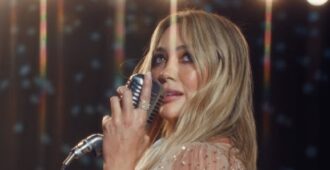 Imagen del video musical de la canción y sencillo Mature de la artista estadounidense Hilary Duff del año 2025