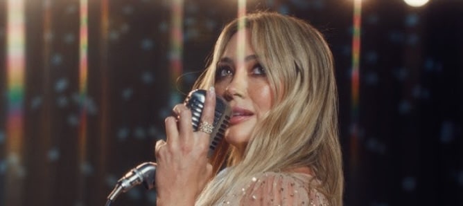 Hilary Duff – Mature