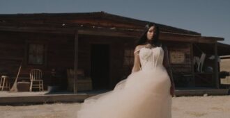 Imagen de la artista estadounidense Summer Walker en video musical de su canción FMT de su álbum de estudio Finally Over It del año 2025