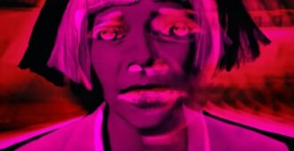 Imagen del video musical de la canción y sencillo debut Ring the Alarm de la banda Tomora del año 2025