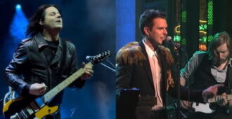 El músico estadounidense Jack White tocando en vivo y la banda estadounidense The Killers tocando en vivo