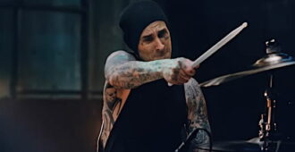 Imagen de la película documental Travis Barker: Louder Than Fear (2026)